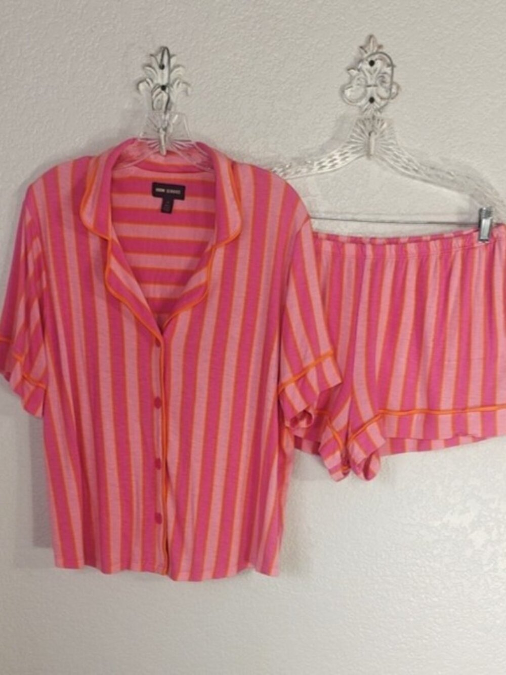 Room Service Size L Pajama Set Short Sleeve Top & Shorts Pink Stripes Pockets